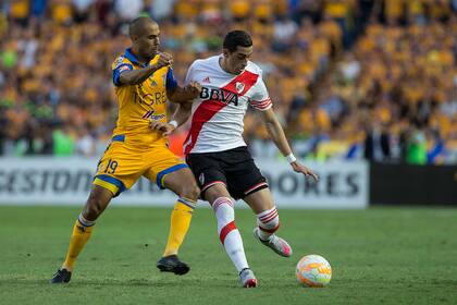 Pizarro contra Funes Mori, en la primera final de la Copa Libertadores