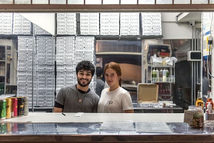 Pizza al paso en el barrio Belgrano.