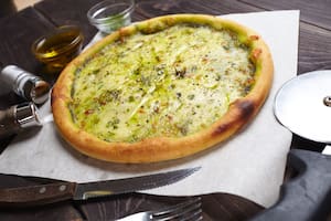 Pizza al pesto de zucchini (a la sartén)