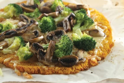 Pizza de brócoli con hongos