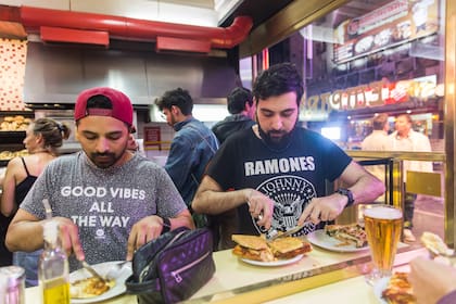 Pizza "de dorapa" en Güerrin.