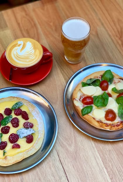 Pizza dulce con café