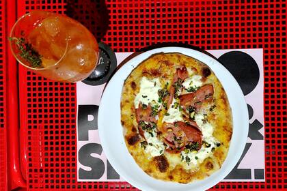 Pizza y Spritz, en Spritzza, una nueva opción de Palermo Foto: Rodolfo Reich