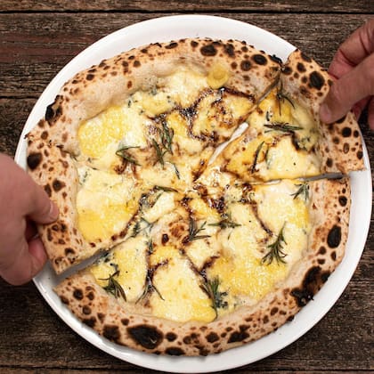 Pizza Zën es la marca de pizzas de Roberto Petersen junto a su hermano