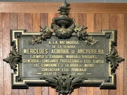 Placa homenaje a Mercedes Aguirre de Anchorena
