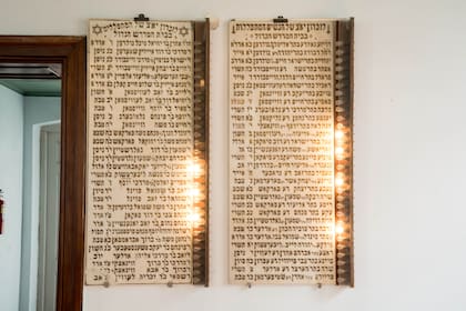 Placas recordatorias a los caídos de la comunidad en la sinagoga Brener