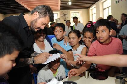 Marcelo Tinelli presta su ayuda a los sectores vulnerables de la sociedad