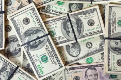 Planea destinar el dinero a su retiro, a la educación de sus nietos y a un viaje con su pareja