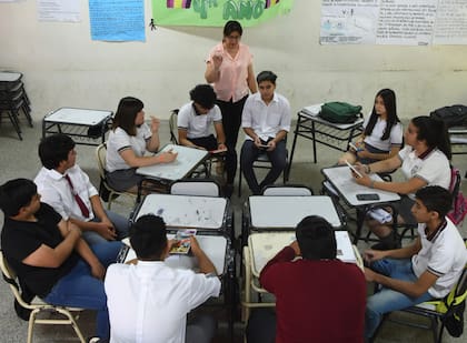 PLaNEA es una iniciativa de UNICEF Argentina que promueve intervenciones en tres niveles: la gestión educativa del nivel secundario, la gestión institucional de la escuela y el trabajo en el aula.