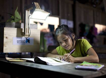 Plantalámparas, el proyecto que cambió la vida diaria de los habitantes de Nuevo Saposoa