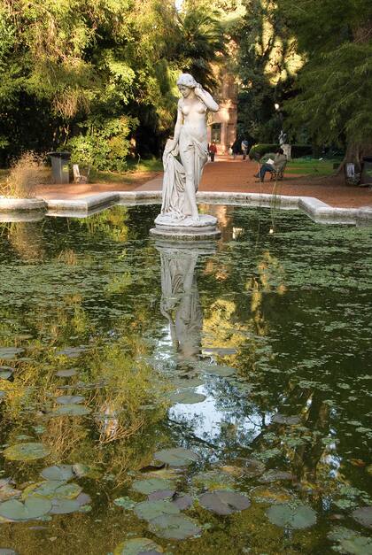 Plantas y obras de arte conviven en el Jardín Botánico de la ciudad