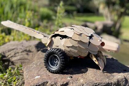 Plantolin es un robot inspirado en un pangolín que puede usarse para plantar semillas en forma autónoma