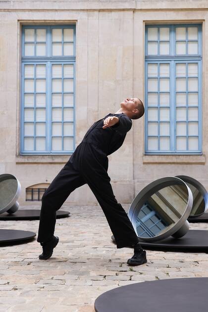 Plasticidad y sugerencia en torno a Spinning Around, de Sophia Taillet