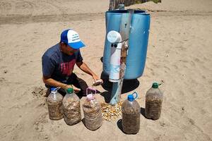Una iniciativa busca evitar que las colillas de cigarrillos se acumulen como residuos en las playas