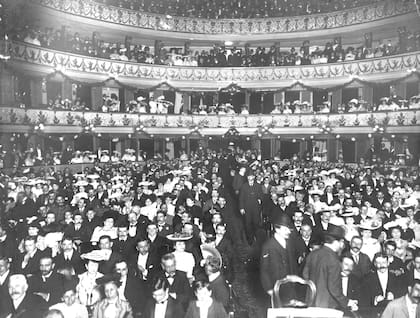 Plateas de 1904, cuando la polémica por los sombreros llegó a los medios de comunicación.