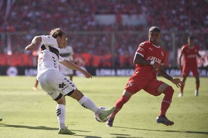 Platense pisó fuerte en Avellaneda y le sacó el invicto a Independiente