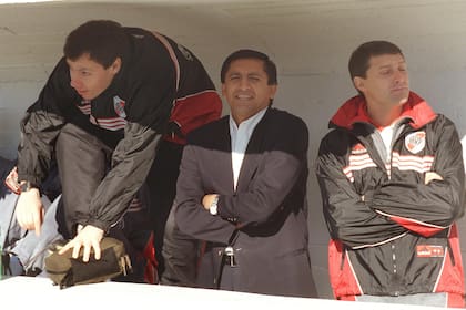 Una clásica postal de Ramón Díaz en el banco de River