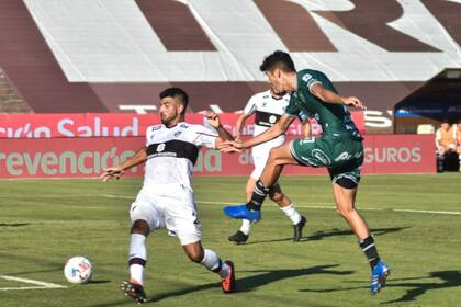 Platense y Sarmiento, los últimos dos ascendidos a un torneo que ahora tiene 26 equipos y el año próximo subirá a 28...