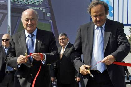 Blatter y Platini fueron inhabilitados por ocho años