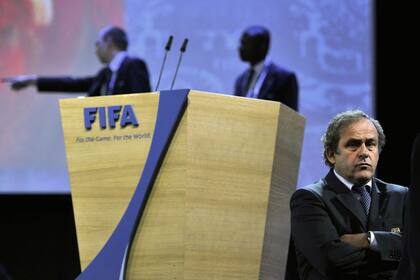 Platini quedó fuera de la posibilidad de ser presidente de FIFA