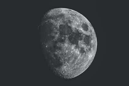 Platón e Isaac Newton también tienen cráteres en la Luna que llevan sus nombres