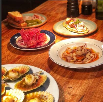 Platos con espíritu italiano en Caldo