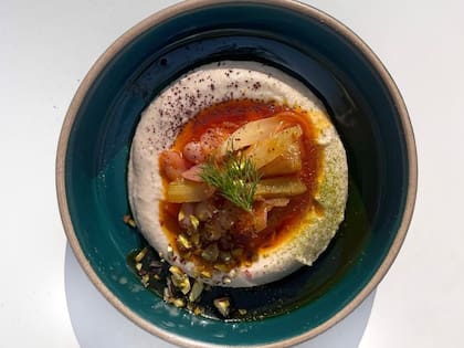 Platos de Luciano Combi para Fifí Almacén