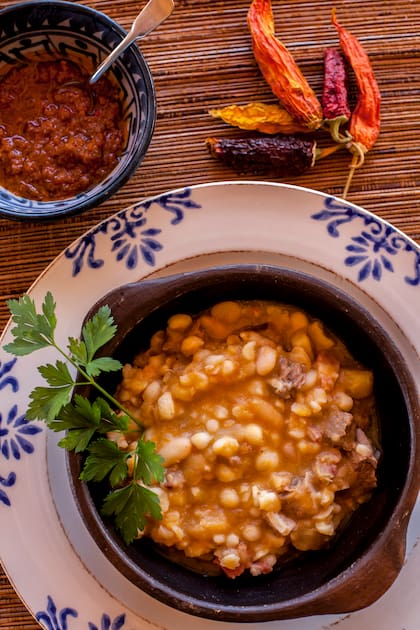 Platos simples y sabrosos como guisos, carbonadas y empanadas son parte del menú ofrecido.