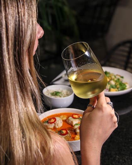 Platos sofisticados, vinos y cócteles en Muyé