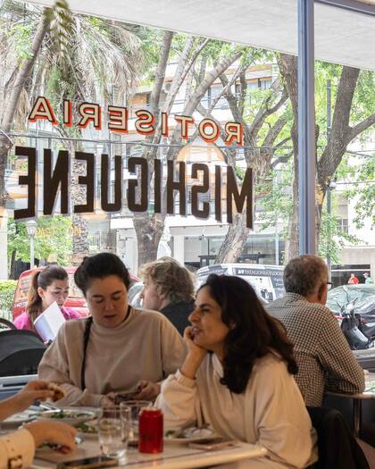 Platos tradicionales, para comer en el restaurante o para llevar