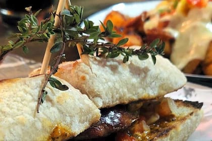 Platos y postres a precios promocionales en Parque Thays