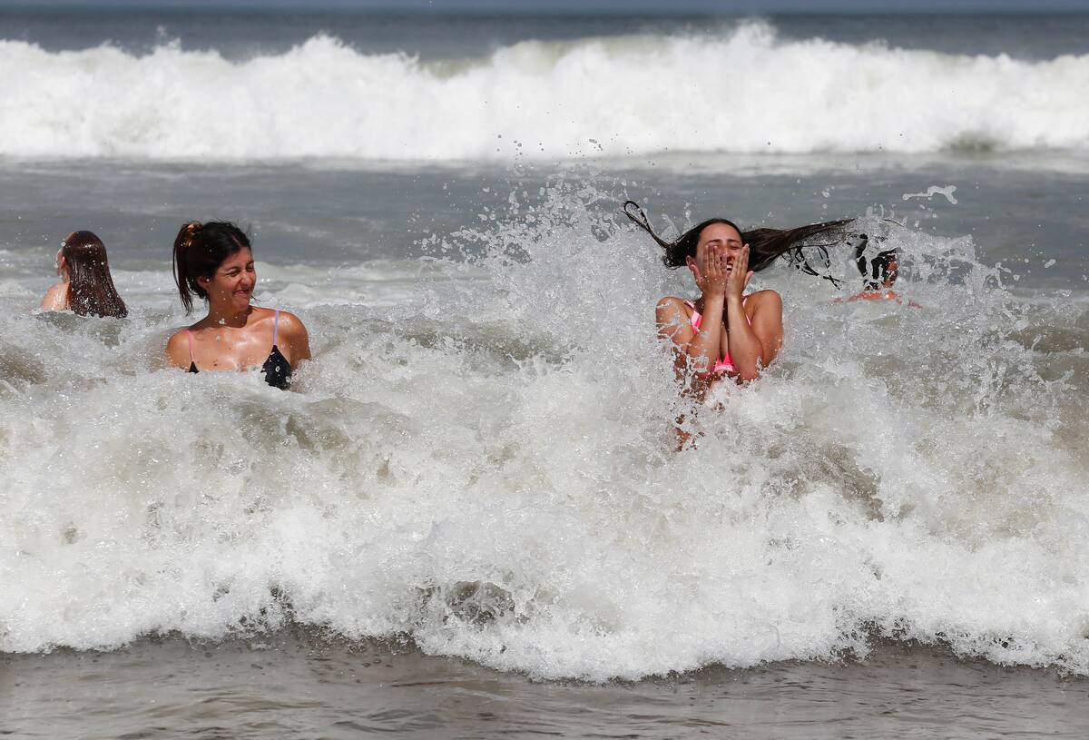 O socorrista que presenciou a onda gigante contou detalhes do fenômeno. “Eu nunca vi nada assim.” O socorrista que presenciou a onda gigante contou detalhes do fenômeno. “Eu nunca vi nada assim.”
