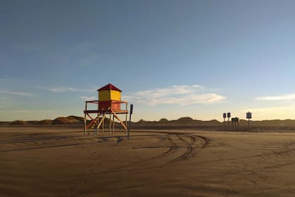 A la playa se llega por un camino de ripio en buen estado