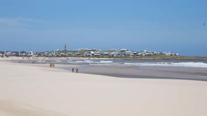 La tranquilidad de la Playa sur de Cabo Polonio, en Rocha, Uruguay, complacerá a las personas de Tauro