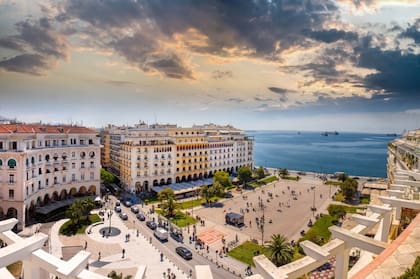 Plaza Aristóteles. Varias de las celebraciones más importantes se celebran en este espacio.