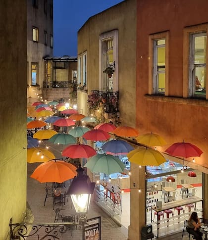 Plaza Canning de noche