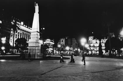Plaza de Mayo año 1976, luego de una de sus tantas remodelaciones