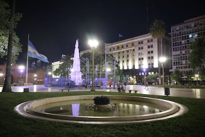 Plaza de Mayo limpia después de la asunción.