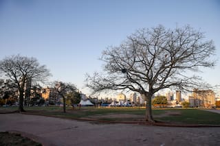 La tragedia del arsenal y el soldado sin cabeza que acecha una plaza en Parque Patricios