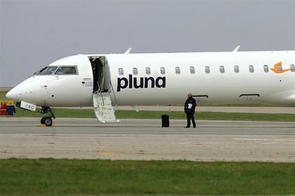 Pluna fue una aerolínea que comenzó en los años ’30 como empresa privada, luego fue durante décadas un ente estatal hasta que se privatizó en 1995