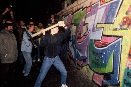Pocas horas después de la rueda de prensa, el Muro de Berlín estaba siendo derribado