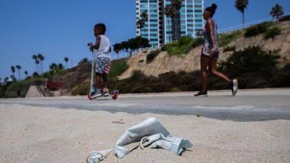 Pocas medidas han sido más controversiales que el uso obligatorio de mascarillas en algunas partes del mundo.