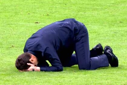 Llorando en el césped del estadio de Ajax, la noche de la clasificación a la final.