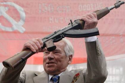 Poco antes de su muerte, Míjail Kalashnikov confesó que tenía un "dolor espiritual insoportable"