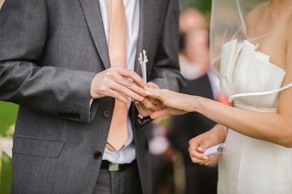 Poco después del matrimonio, la pareja buscó regularizar la situación migratoria del esposo