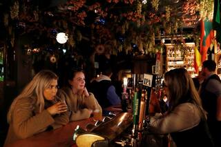 Desde Australia hasta Florida, los rebeldes desprecian la cuarentena