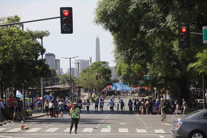 Poco tránsito por la Av. 9 de Julio cortada por manifestación