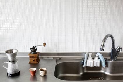 Pocos elementos en la cocina de Naoki Numahata