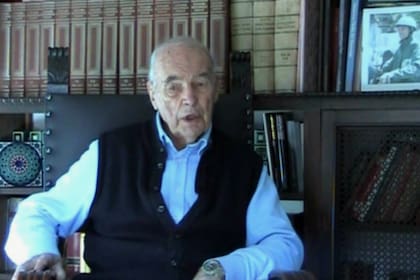 Pocos meses antes de morir, Priebke dio una entrevista donde explica cómo ejecutó la masacre por la que fue condenado