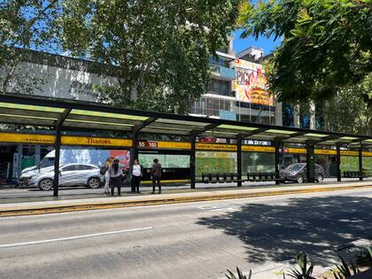 Pocos s de colectivos esperaron cerca del mediodía la llegada de las líneas que necesitaban para viajar